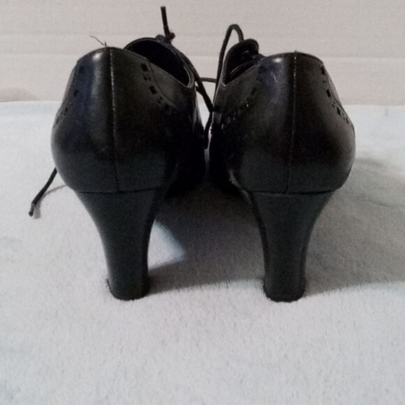 Etienne Aigner Heels - Picture 4 of 9